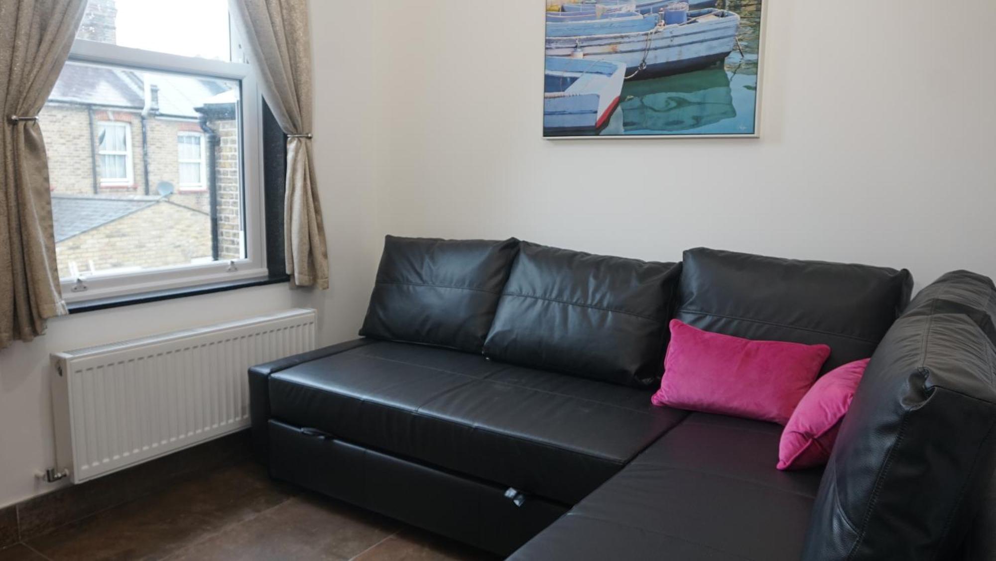 Beautiful London Home Sleeps 6, 2 Minutes To Metro Экстерьер фото