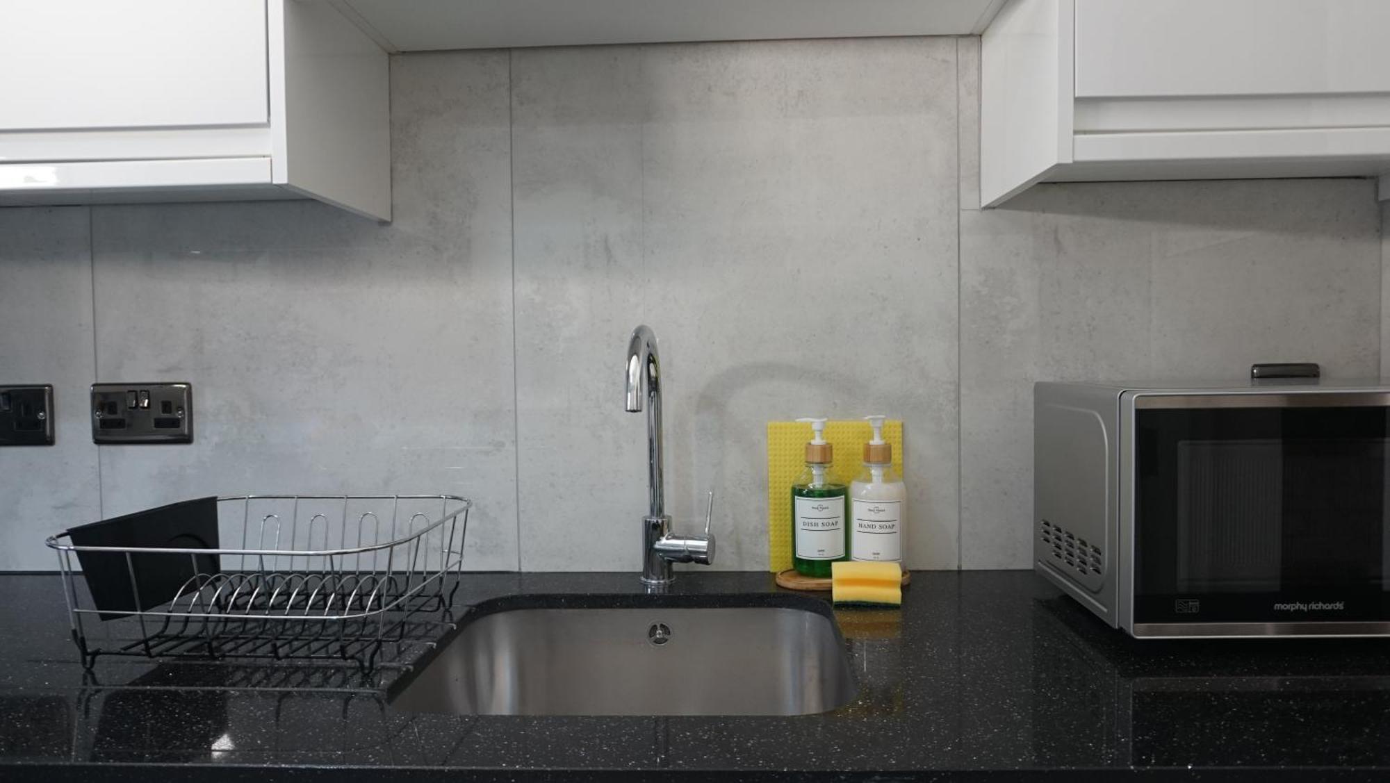 Beautiful London Home Sleeps 6, 2 Minutes To Metro Экстерьер фото