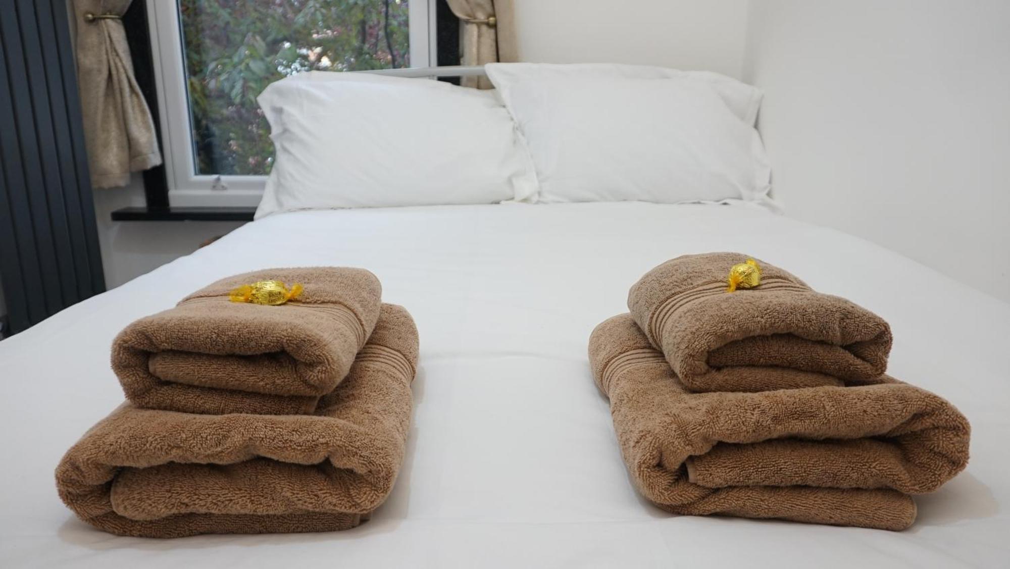 Beautiful London Home Sleeps 6, 2 Minutes To Metro Экстерьер фото
