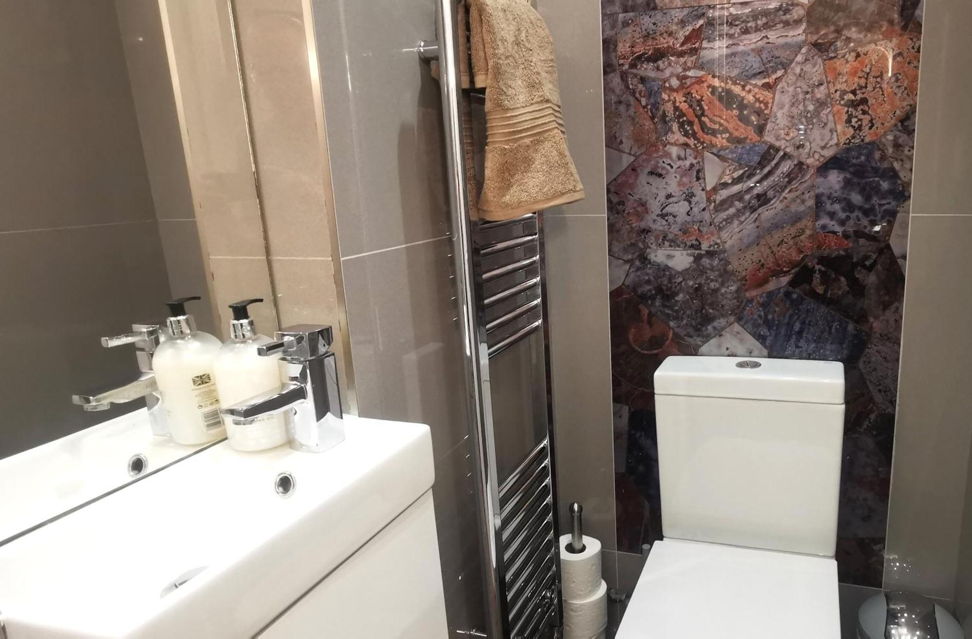 Beautiful London Home Sleeps 6, 2 Minutes To Metro Экстерьер фото